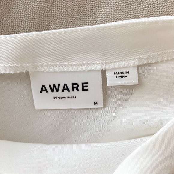 White flowy flutter sleeve v neck blouse Aware Vero Moda - Picture 3 of 4